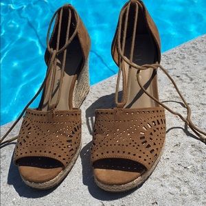 Size 8M wedge sandals